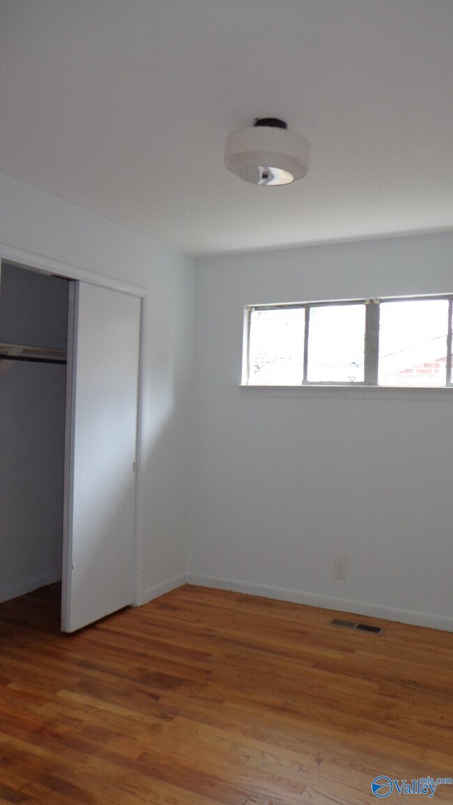 Foto del edificio - 114 Drake Ave SW