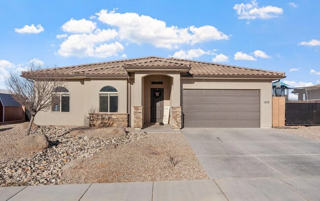 Foto del edificio - Gorgeous 4 Bedroom Home Surrounded by the Desert Landscape of Southern Utah