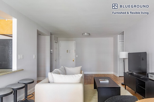 Building Photo - 50 W 97th St