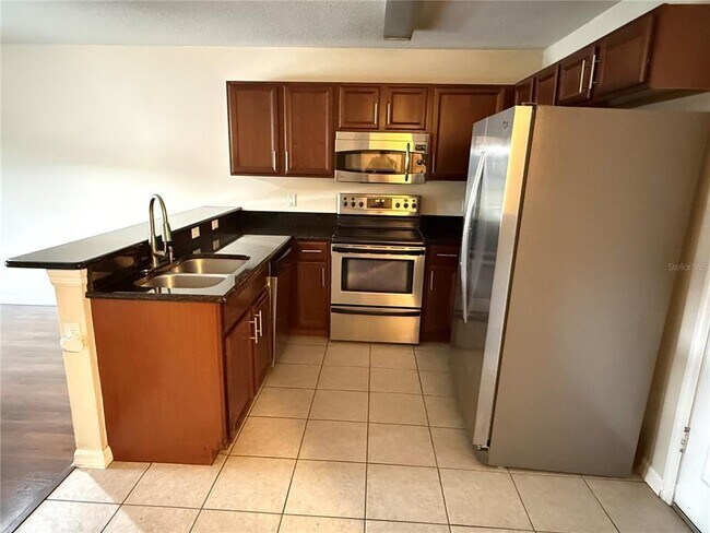 Foto del edificio - 584 Cresting Oak Cir
