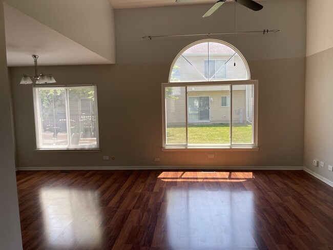 Building Photo - 4217 Spring Lake Dr