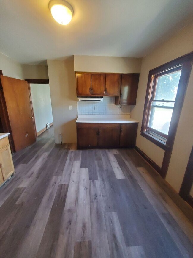 Foto del edificio - 5 Bedroom 2 Bathroom -  Single Family