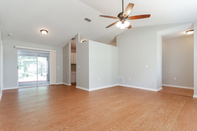 Foto del edificio - 2870 56th Ave Cir E