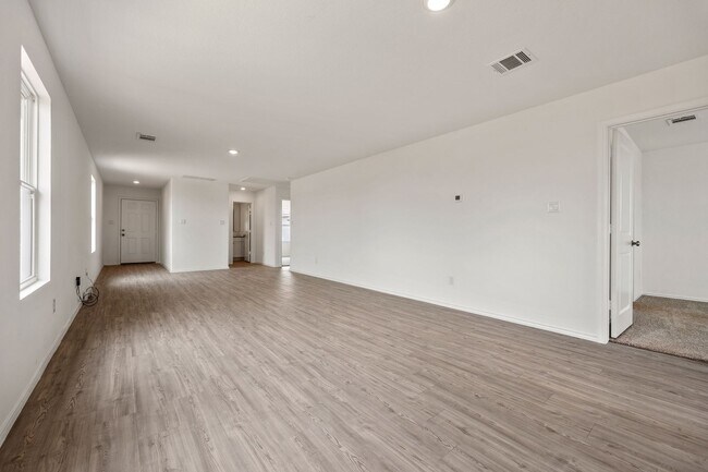Foto del edificio - Newer Home in St. Hedwig with Full Applian...