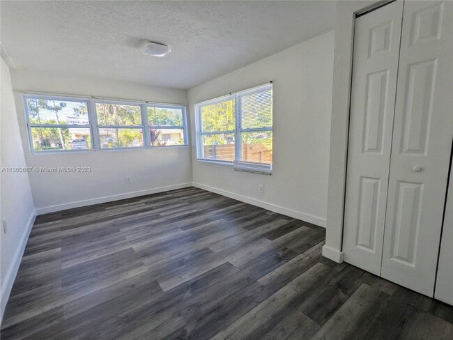 Building Photo - 16911 N Miami Ave