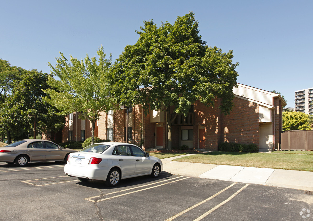 Building Photo - River Park Place Townhomes