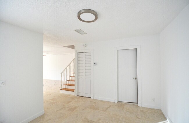 Building Photo - 173 Lake Arbor Dr