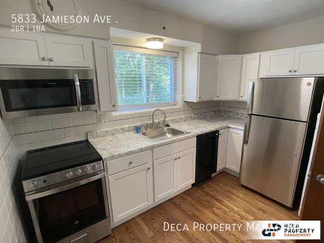 Foto del edificio - 5833 Jamieson Ave