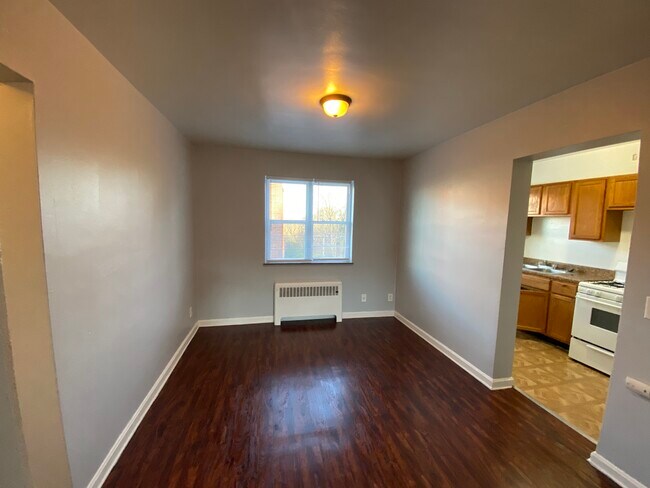 Building Photo - 1607 Asmann Ave