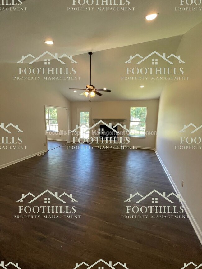 Foto del edificio - 3109 Pinehurst Ln
