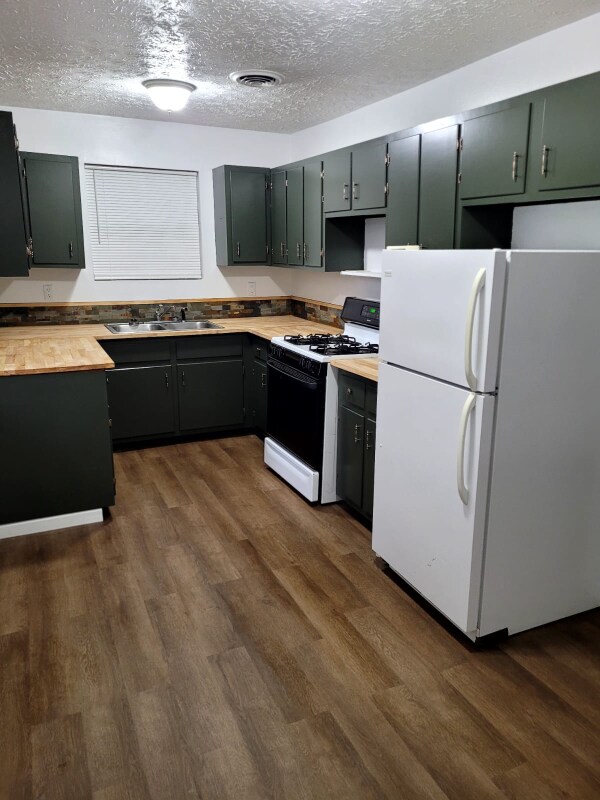 165 Midway Dr Unit C, Oliver Springs, TN 37840 Room for Rent in