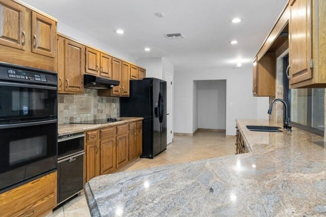 Building Photo - 21920 Holly Tree Way