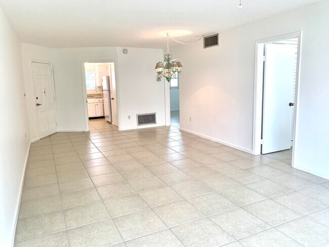 Building Photo - 331 Tequesta Dr