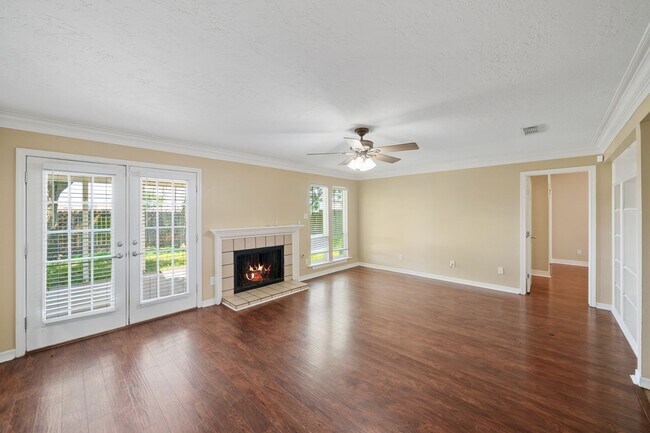 Foto del edificio - 8030 Pine Falls Dr