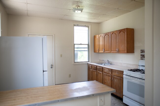 Building Photo - 1017 N Lang Ave