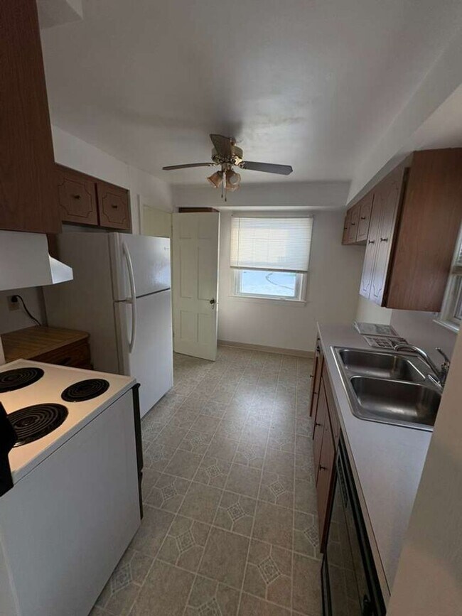 Building Photo - Charming & Updated 3-Bed Home on Quiet Street!