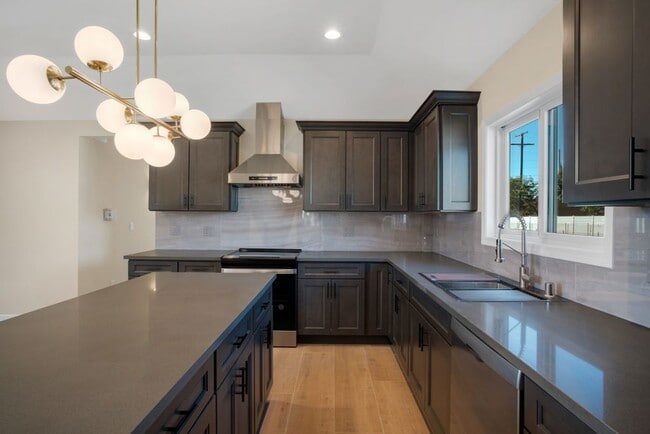 Building Photo - 7635 Fallbrook Ave