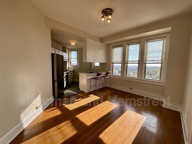 Building Photo - 2068 Walton Wy