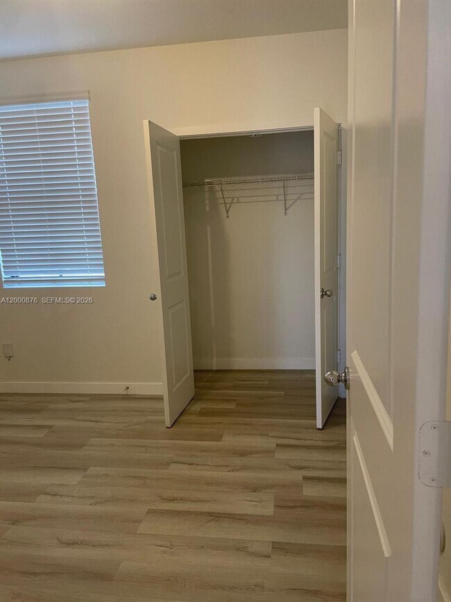 Foto del edificio - 1386 NE 3rd Ave