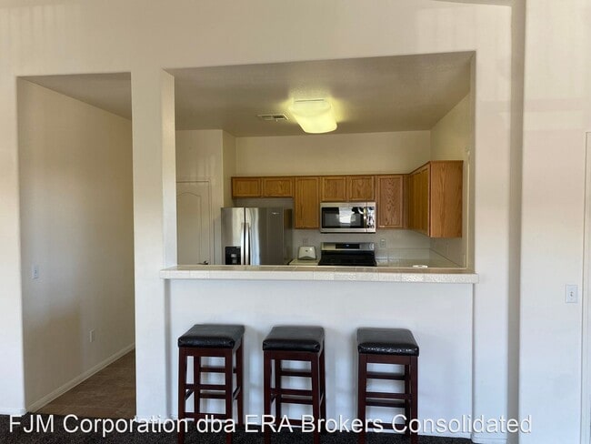 Building Photo - 2 br, 1.5 bath House - 905 Duckhorn Ct # 202