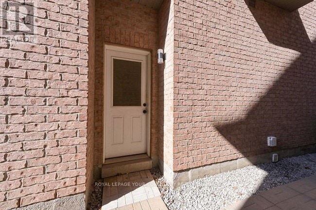 Building Photo - 128 Watsonbrook Dr