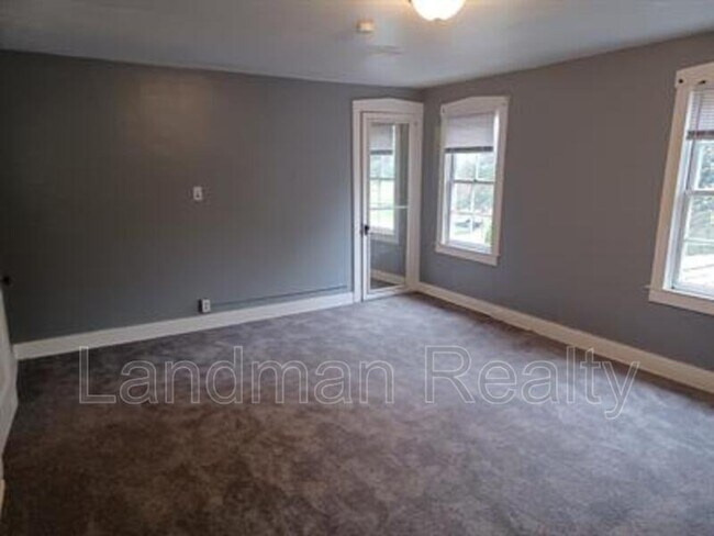 Building Photo - 26 Grandview Avenue