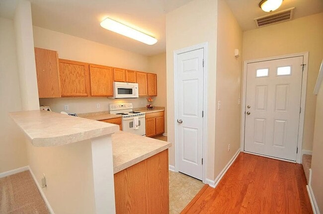 Building Photo - Two Story townhome in Clayton