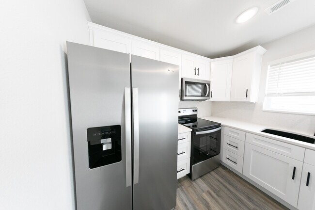 Building Photo - 374 SE 85th Rd