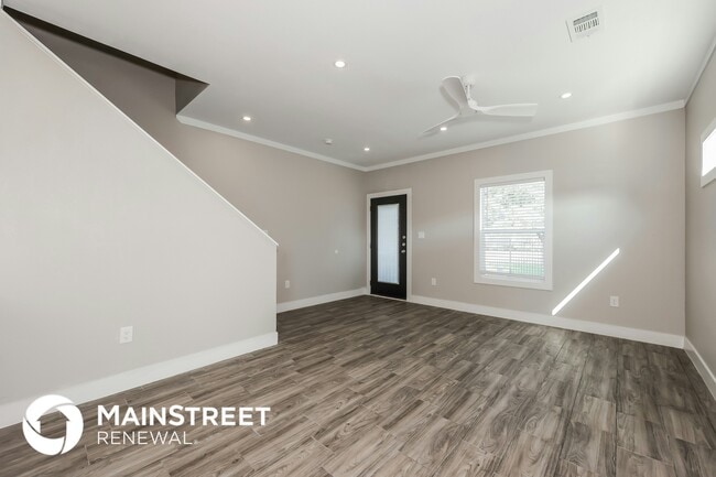 Foto del edificio - 1244 Lonsdale Ave