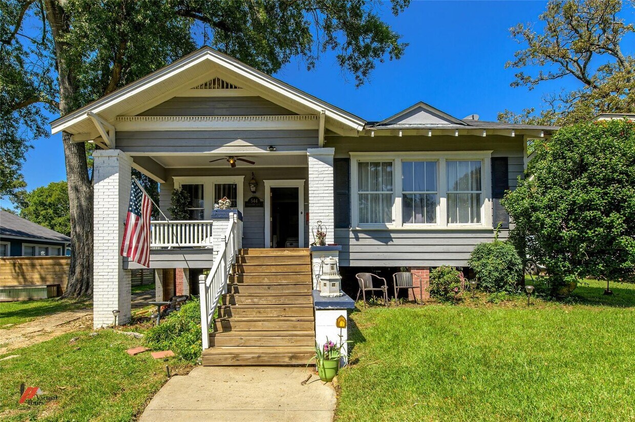 Primary Photo - 544 Gladstone