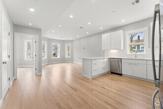 Building Photo - 23 Dewolf St