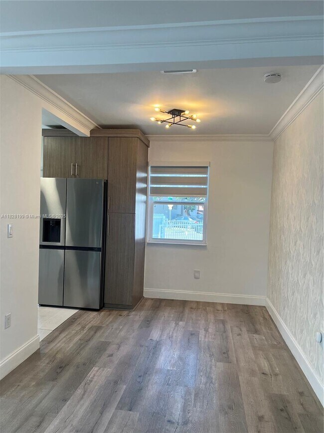 Foto del edificio - 820 SW 11th St