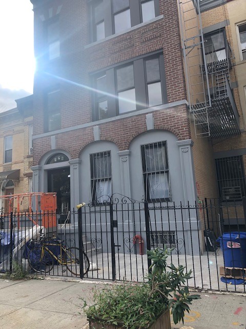 Primary Photo - 126 Winthrop St