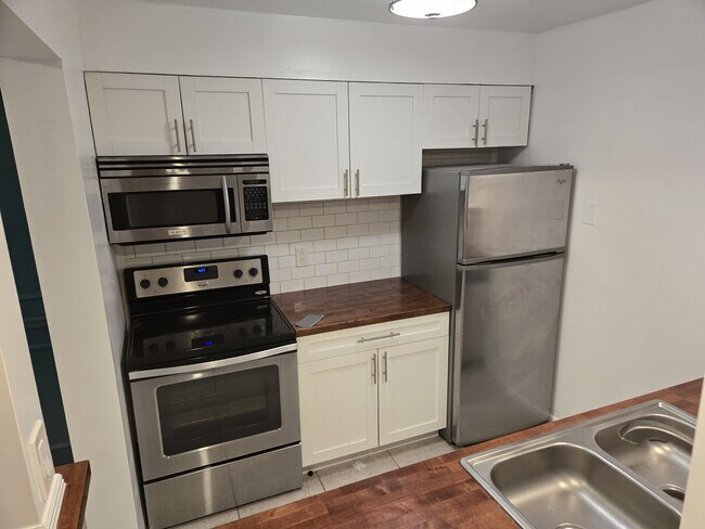 Foto del edificio - 379 79th Ave NE