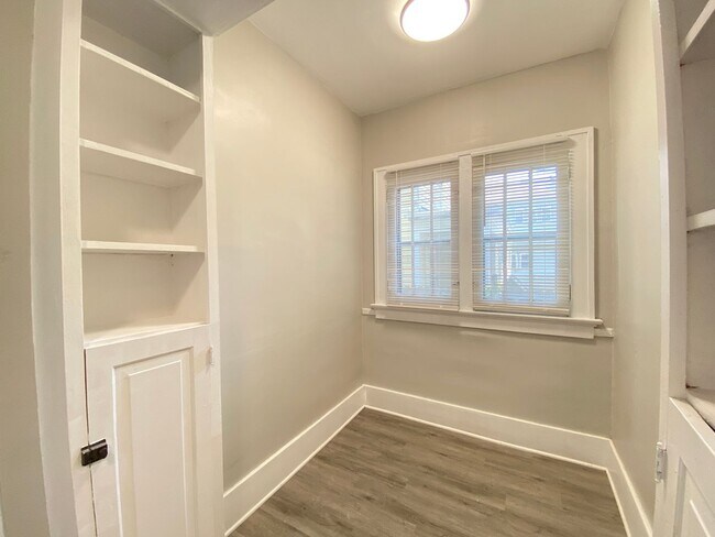 Foto del edificio - 2409-2411 N Main St.