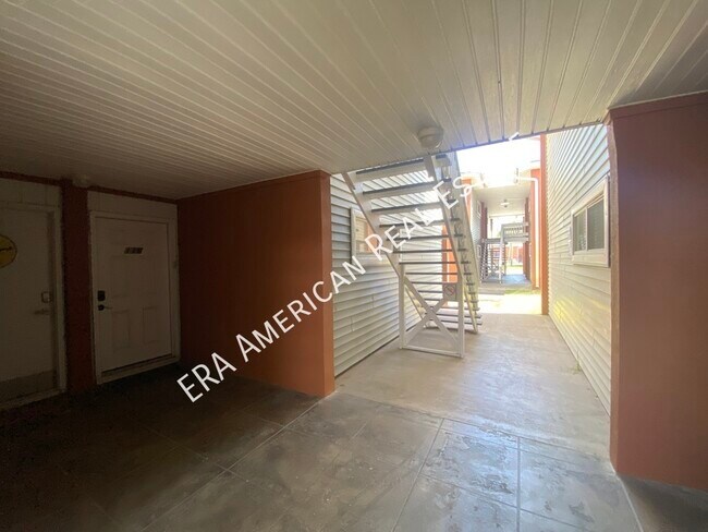 Building Photo - 4000 Gulf Terrace Dr