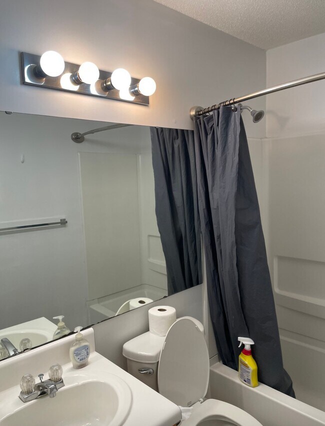 Building Photo - 1410 Collegiate Cir