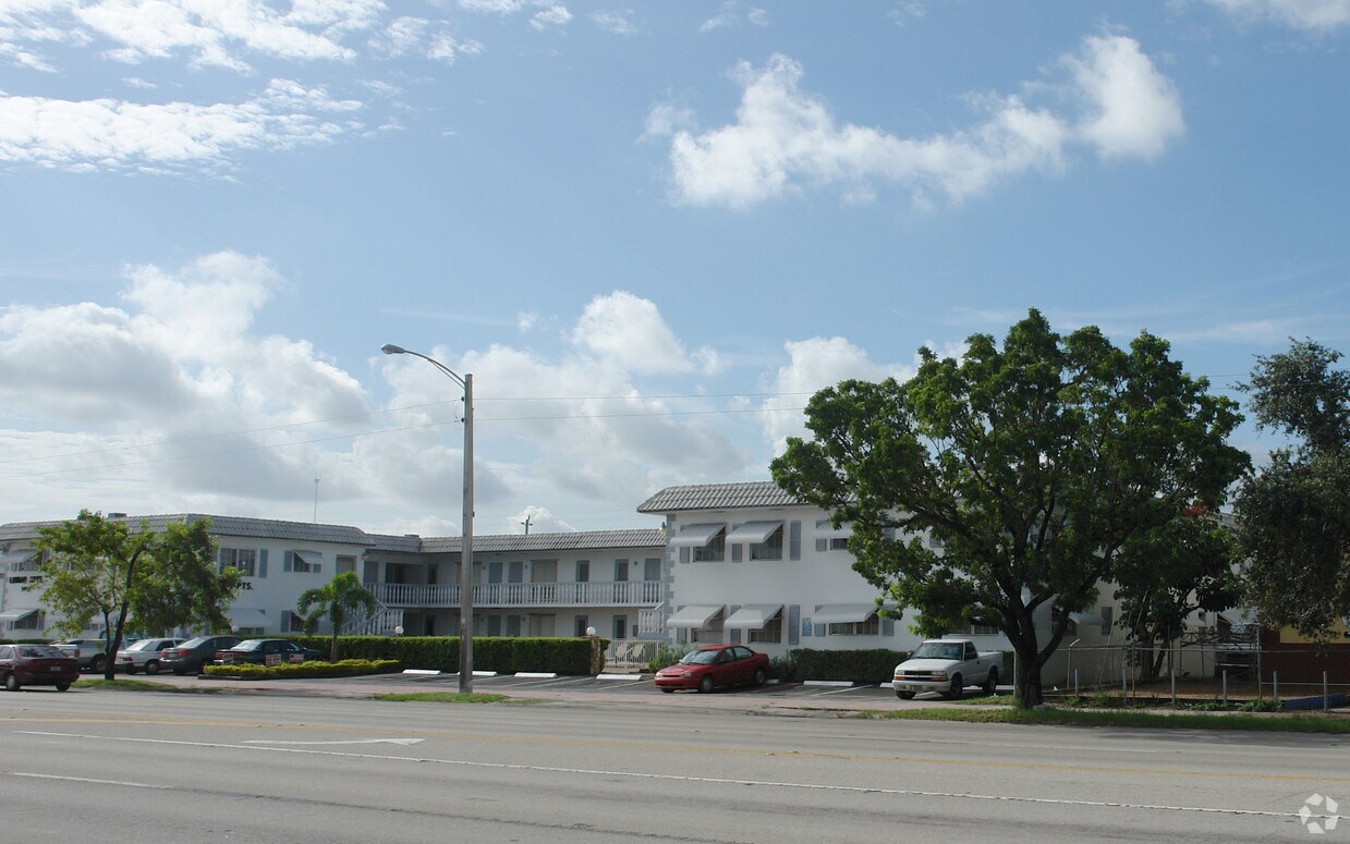 Lomar Apartments Hollywood, FL