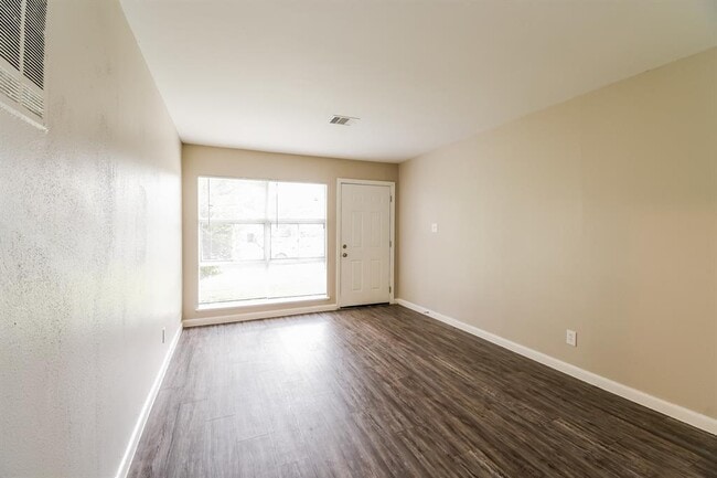 Building Photo - 5743 Beldart St