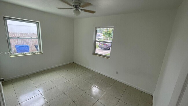 Foto del edificio - 1420 NW 2nd Ave