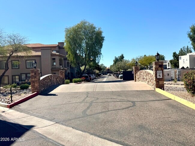 Foto del edificio - 14000 N 94th St