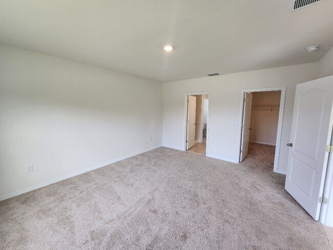 Building Photo - Venetian Bay 3 bedroom 2 bath home with 2 car garage available
