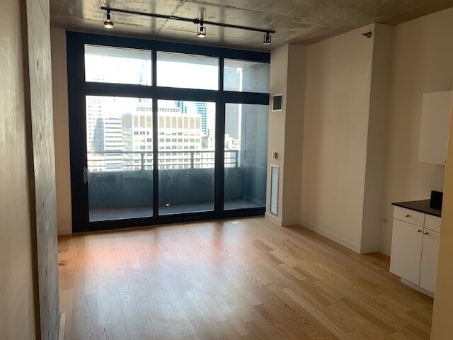 Foto del edificio - 235 W Van Buren St