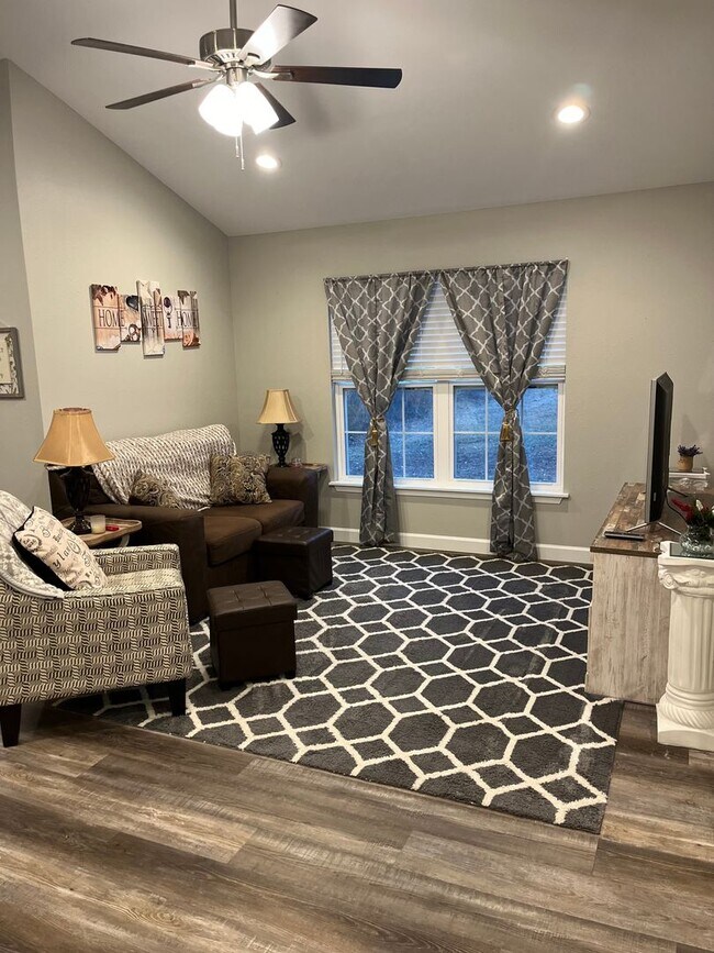 Foto del edificio - 519 Keeton Rd