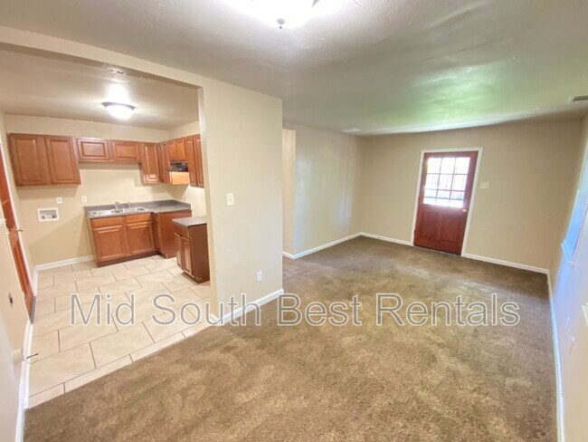 Building Photo - 1550 Harville St