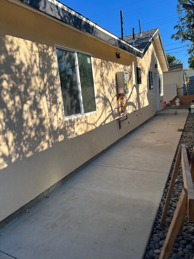 17432 Roscoe Blvd Unit 1, Northridge, CA 91325 Apartments in