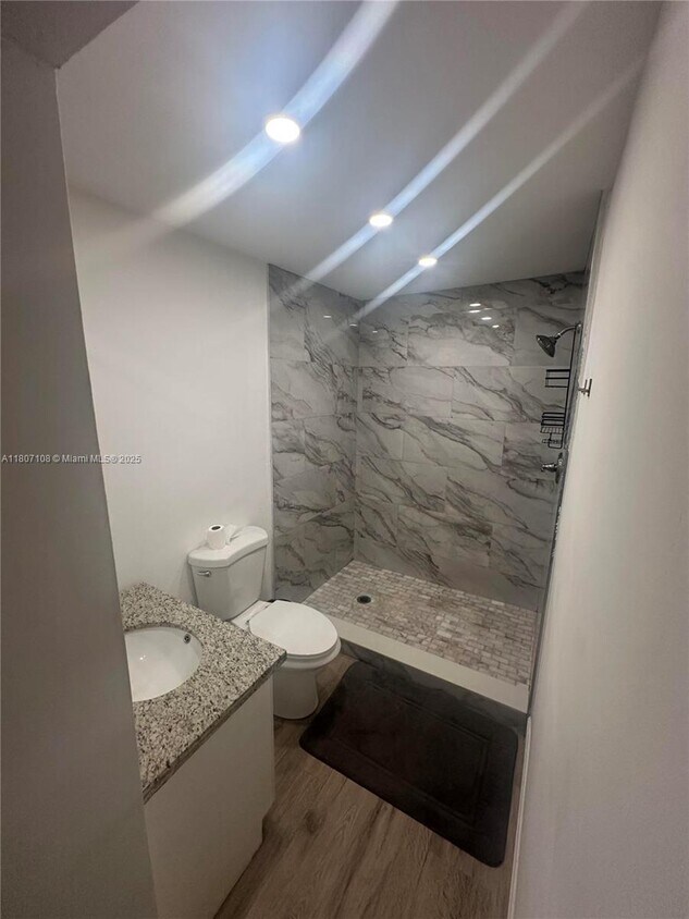 Foto del edificio - 15050 Pierce St