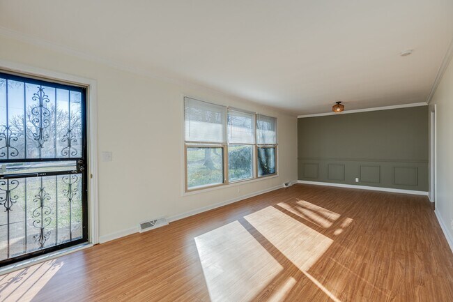 Building Photo - 665 Lemont Drive, Unit 665 Lemont
