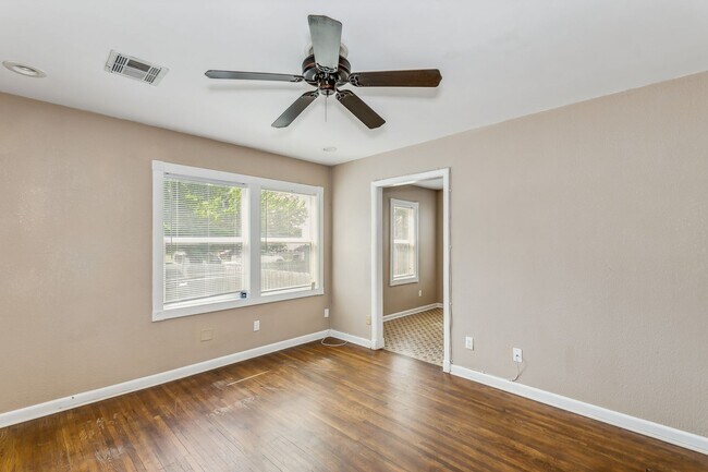 Foto del edificio - Updated 1 bed 1 bath duplex