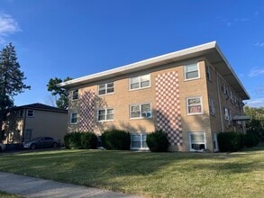 Building Photo - 10931 S Lloyd Dr